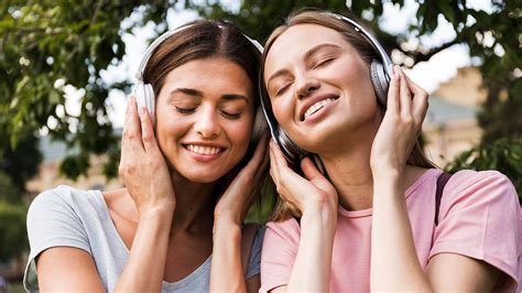 how to listen to music with friends on spotify